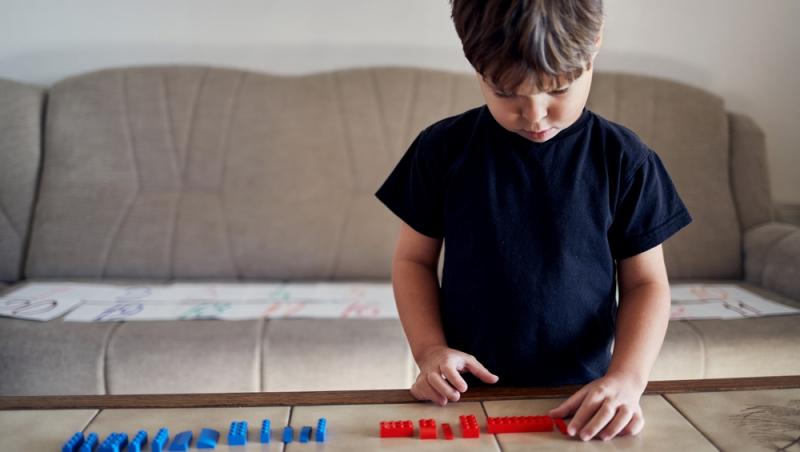 Ce este autismul virtual și de ce este tot mai întâlnit la copii. Cum se manifestă