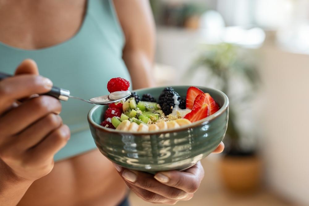 Nutrientul cheie pentru arderea grăsimilor și sănătatea intestinală. Ce trebuie să mănânci ca să scapi de durerile de stomac