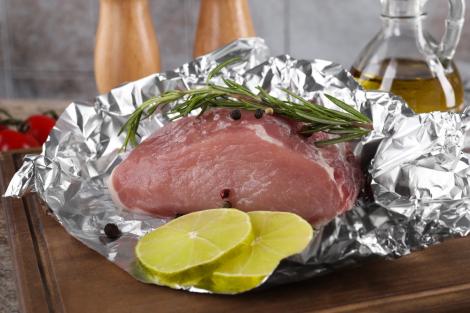 Putem sau nu să refolosim folia de aluminiu. Ce spun experții