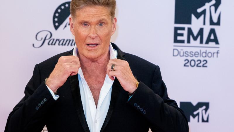 David Hasselhoff, surprins în scaun cu rotile, la o lună de când fosta soție s-a sinucis. Ce probleme de sănătate are actorul