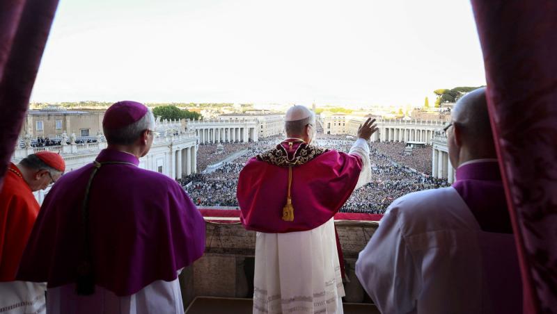 Ce detalii au ieșit în evidență la prima apariție publică a noului Papă. Ce fel de lider al Bisericii Catolice va fi