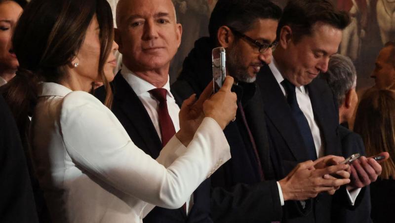 Jeff Bezos a cerut-o în căsătorie pe Lauren Sanchez cu un inel de 20 de carate