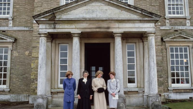 Cum arată sora Prințesei Diana la 70 de ani. A apărut în compania Regelui Charles al III-lea. Ce legătură este între ei