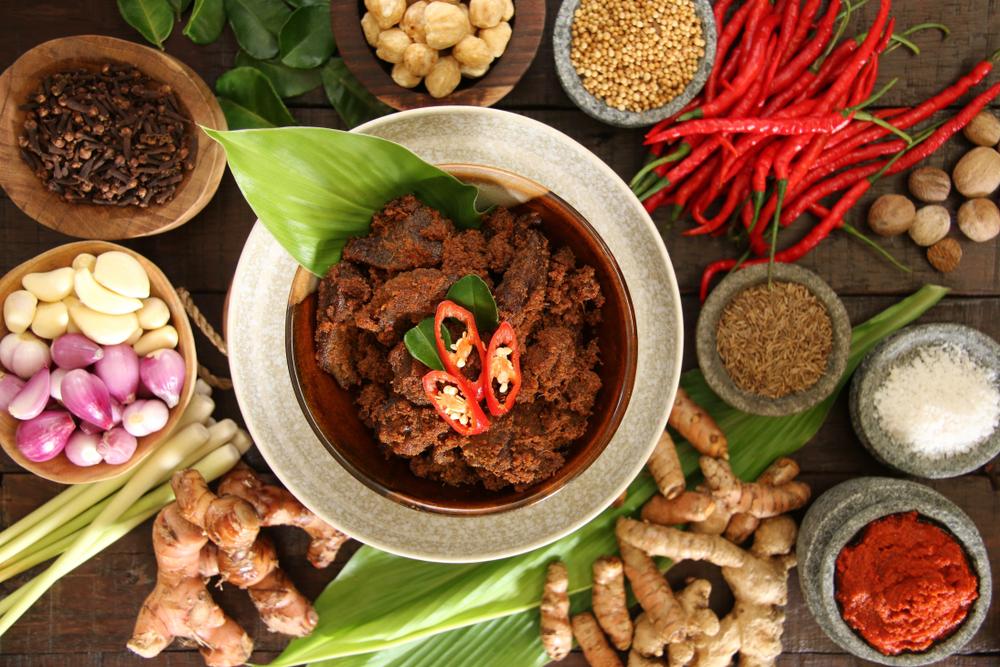 Rendang de vită își are originea în cultura Minangkabau din Sumatra de Vest, Indonezia.