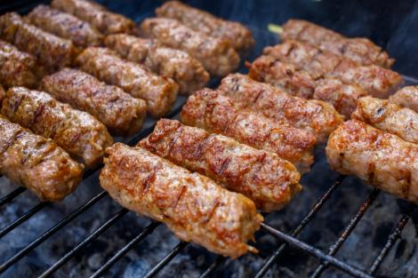 Rețetă de mici veche de 100 de ani. Ce trebuie să adaugi ca să iasă perfecți