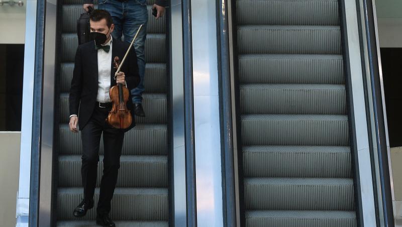 Un violonist român a cântat în fața noului Suveran Pontif. Cum a fost atmosfera din Capela Sixtină