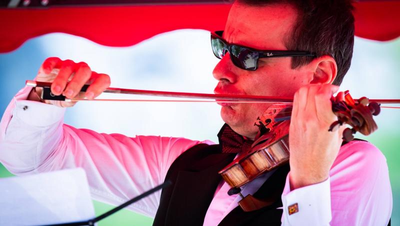 Un violonist român a cântat în fața noului Suveran Pontif. Cum a fost atmosfera din Capela Sixtină