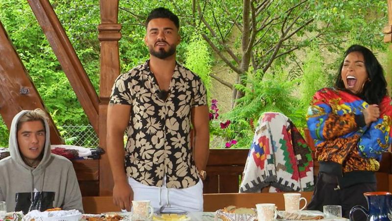 Gestul de milioane făcut de Jador, chiar în timpul unui concert! Artistul s-a dat jos de pe scenă. Ce a urmat