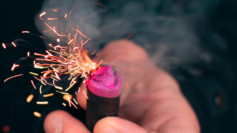 Pedepse mai aspre pentru cei care vând și folosesc ilegal petarde și artificii. Legea a fost promulgată de Nicușor Dan