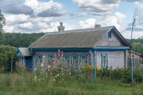 Un bărbat din Harghita își renova magazia atunci când a descoperit un obiect neobișnuit. S-a speriat și a chemat urgent Poliția