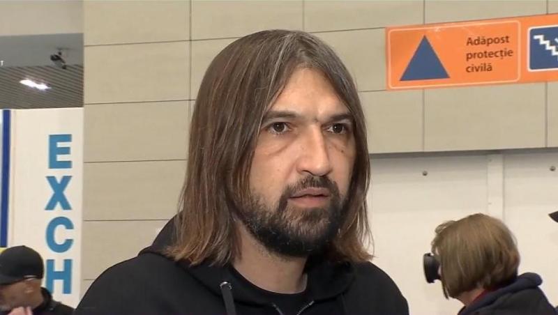 Dan Alexa îmbrăcat într-o ținută sport neagră
