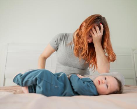 Depresia postpartum: când începe, cât durează și cum te poate afecta fără să-ți dai seama