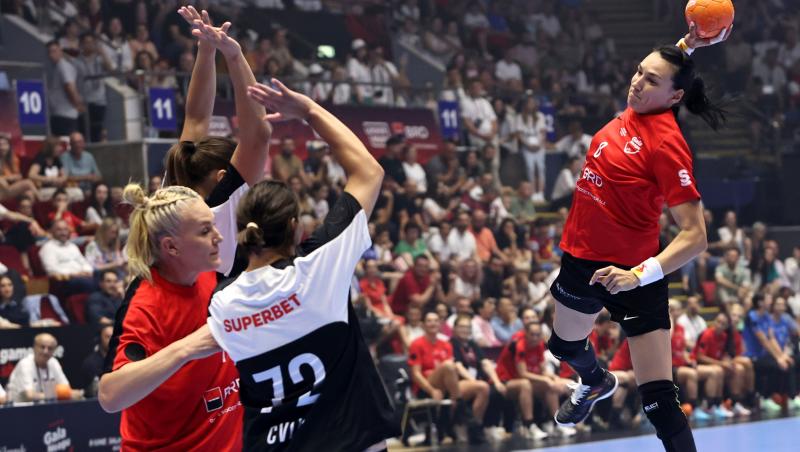 Cristina Neagu a strălucit la petrecerea organizată în cinstea sa. Apariție rară pentru marea handbalistă