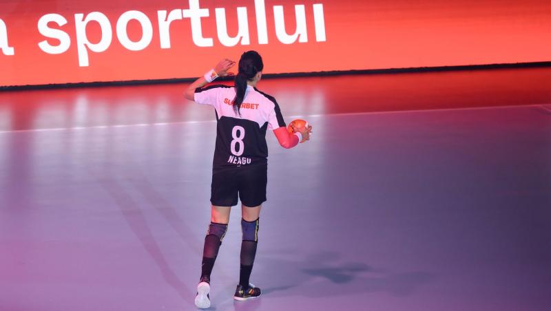 Cristina Neagu a strălucit la petrecerea organizată în cinstea sa. Apariție rară pentru marea handbalistă