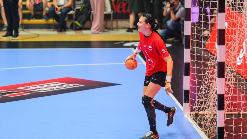 Cristina Neagu a strălucit la petrecerea organizată în cinstea sa. Apariție rară pentru marea handbalistă