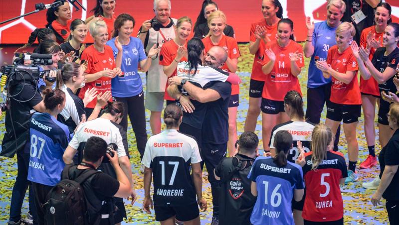 Cristina Neagu a strălucit la petrecerea organizată în cinstea sa. Apariție rară pentru marea handbalistă