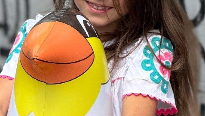 Cât de mult a crescut fiica cea mare a Laurei Cosoi. Rita a împlinit șapte ani și seamănă leit cu tatăl ei