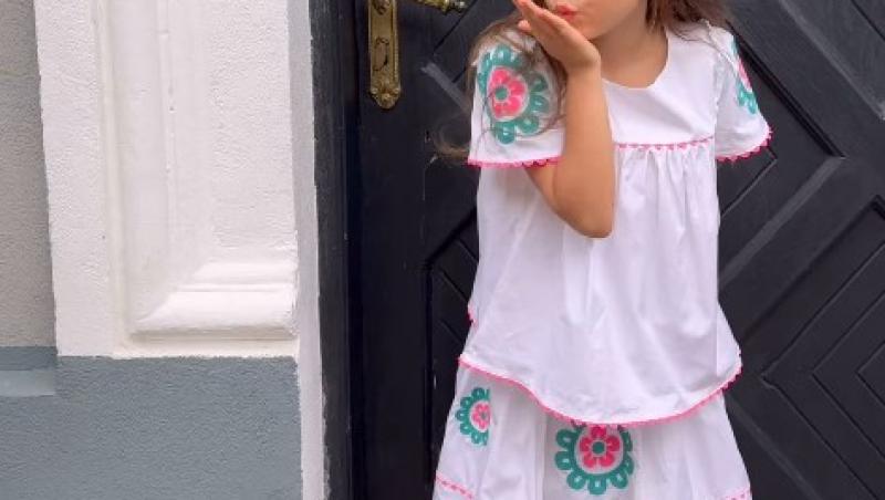 Cât de mult a crescut fiica cea mare a Laurei Cosoi. Rita a împlinit șapte ani și seamănă leit cu tatăl ei