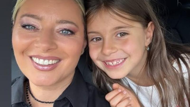 Cât de mult a crescut fiica cea mare a Laurei Cosoi. Rita a împlinit șapte ani și seamănă leit cu tatăl ei