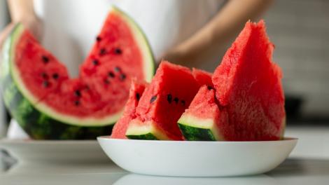 Au apărut pepenii de Dăbuleni pe piață. Cu cât se vinde kilogramul