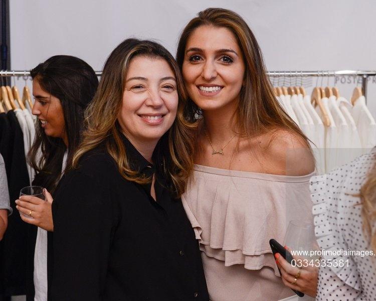 Niloo Alamzad alături de Prințesa Iman Pahlavi la vizionarea privată a expoziției Poste Premier