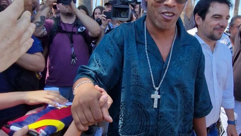 Ce cadou i-a oferit Emil Boc celebrului fotbalist Ronaldinho, imediat după ce brazilianul a ajuns la Cluj-Napoca. Ce i-a spus