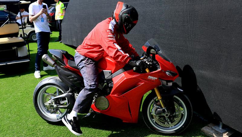 Vezi acum calificările din Formula 1™ pentru Marele Premiu al Canadei.Bătălia pentru pole este LIVE în AntenaPLAY și pe Antena3CNN