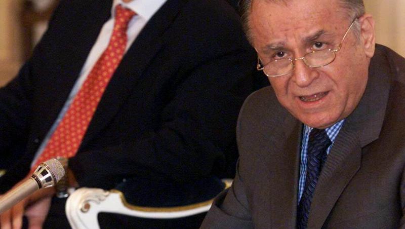 Ion Iliescu suferă de cancer pulmonar. Fostul președinte al României este internat de o săptămână pe secția de terapie intensivă