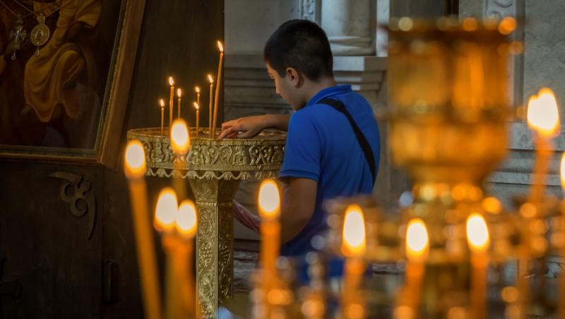 Tradiții și obiceiuri importante în timpul postului Sfinților Petru și Pavel. Când începe și ce rugăciune se rostește