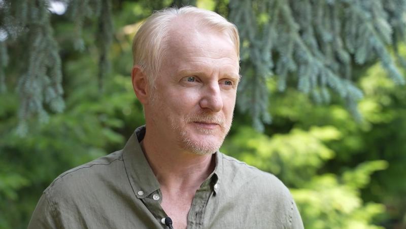 Interviu cu Richard Bovnoczki. Cum este să joace alături de vechi prieteni și ce surprize îl așteaptă pe George în noul sezon