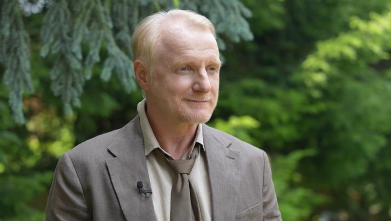 Interviu cu Richard Bovnoczki. Cum este să joace alături de vechi prieteni și ce surprize îl așteaptă pe George în noul sezon