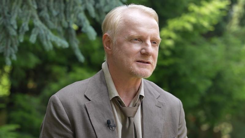 Interviu cu Richard Bovnoczki. Cum este să joace alături de vechi prieteni și ce surprize îl așteaptă pe George în noul sezon