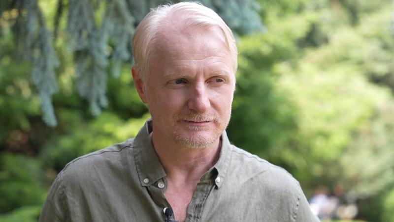 Interviu cu Richard Bovnoczki. Cum este să joace alături de vechi prieteni și ce surprize îl așteaptă pe George în noul sezon