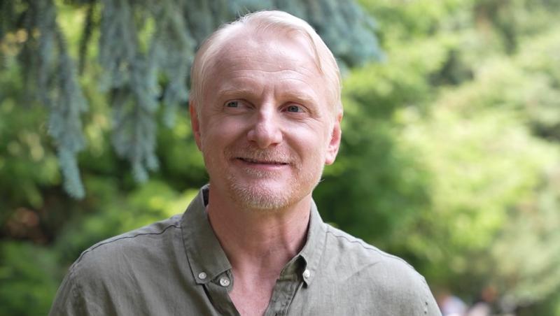 Interviu cu Richard Bovnoczki. Cum este să joace alături de vechi prieteni și ce surprize îl așteaptă pe George în noul sezon