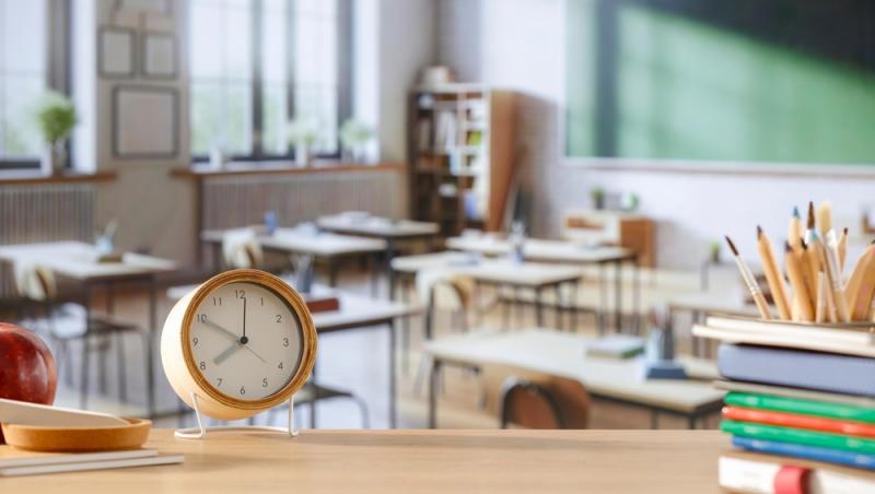 Cine sunt copiii care vor primi burse de 300 și 450 de lei. Când ar urma să intre în posesia banilor