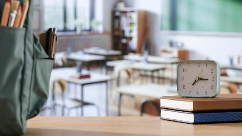 Cine sunt copiii care vor primi burse de 300 și 450 de lei. Când ar urma să intre în posesia banilor