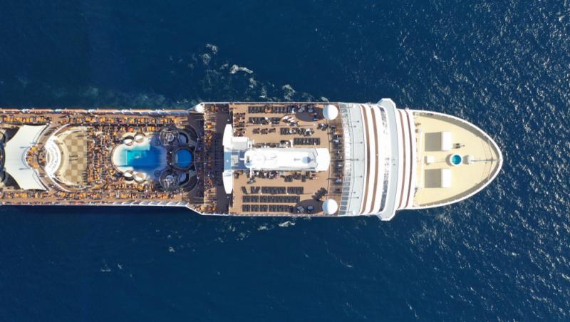 navă de croazieră fotografiată de deasupra
