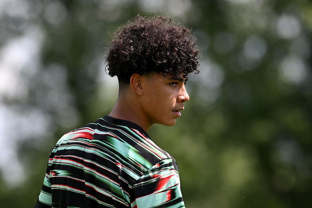 Cristiano Ronaldo Junior îmbrăcat în echipamentul de fotbal al Portugaliei