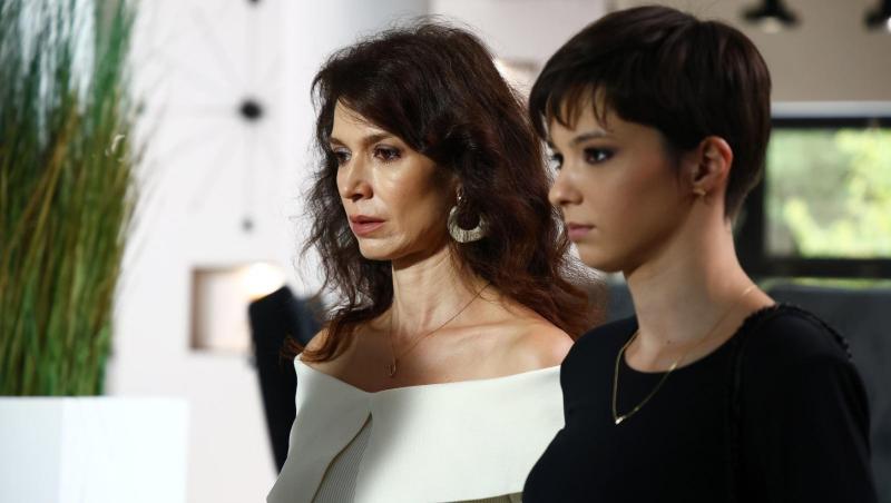 De ce s-a tuns scurt Karina Jianu. Cine i-a recomandat actriței din „Ana, Mi-ai fost scrisă în ADN” să facă asta în facultate