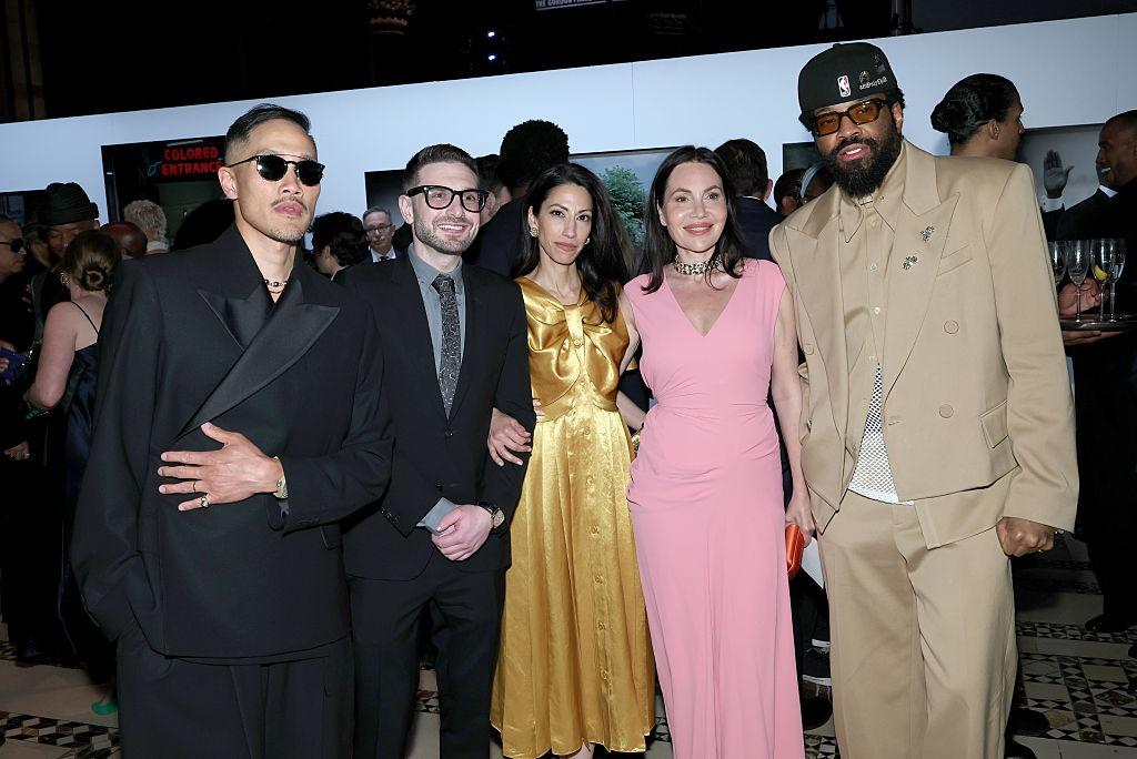 Dao-Yi Chow, Alexander Soros, Huma Abedin, Fabiola Beracasa Beckman și Maxwell Osborne la The Gordon Parks Foundation Awards Dinner and Auction 2025