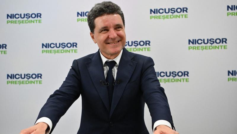 Cum au apărut Nicușor Dan și Mirabela Grădinaru la serbarea de sfârșit de an a micuței Aheea. Cei doi au venit separat