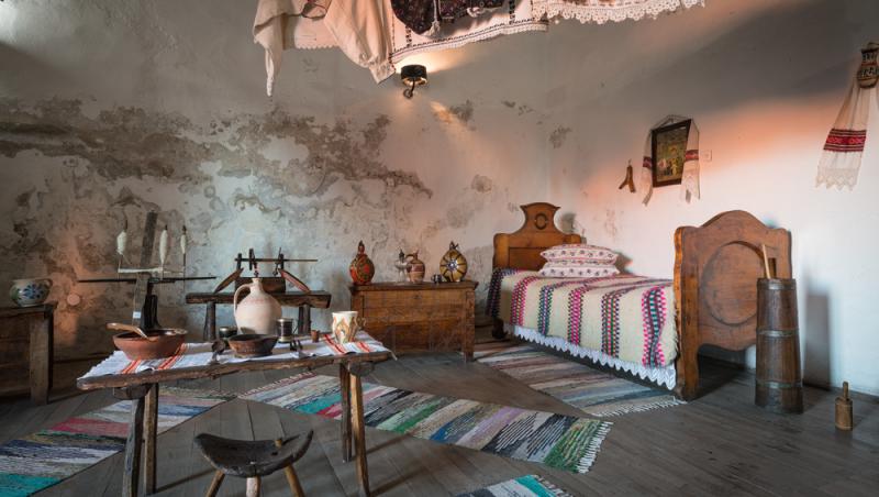 Descoperire uluitoare sub tencuiala din Castelul Corvinilor: „Cine sunt aceste personaje?”. Ce a apărut în timpul restaurării