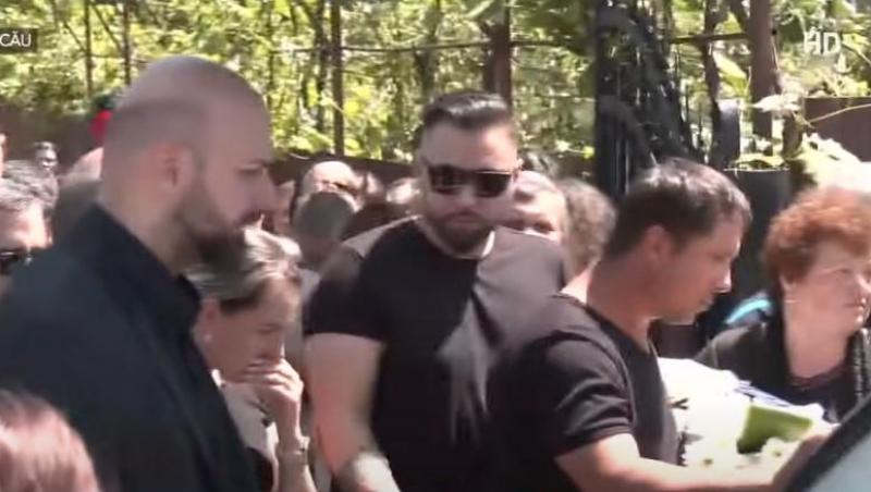 Alex Marcu și mama Teodorei, sfâșiați de durere la locul unde tânăra s-a jucat pentru ultima dată cu fiica ei. Cum au fost văzuți