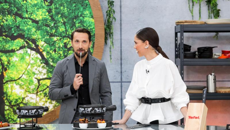 Noi imagini adorabile cu Tiago, fiul lui Dani Oțil și al Gabrielei Prisăcariu. Cât de mult a crescut. Băiețelul e leit tatăl său