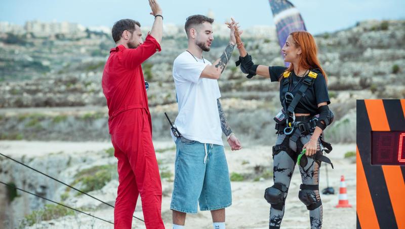 Theo Zeciu, cu lacrimi pe față în timp ce își filma iubita. Ce l-a făcut pe tânăr să plângă. Un fan a surprins momentul emoționant