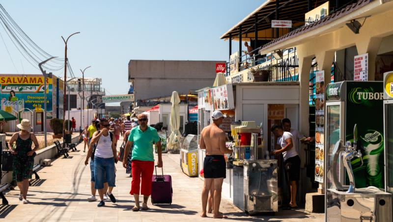 Meniul zilei cu 50 de lei pe litoral. Ce a primit, de fapt, un turist flămând