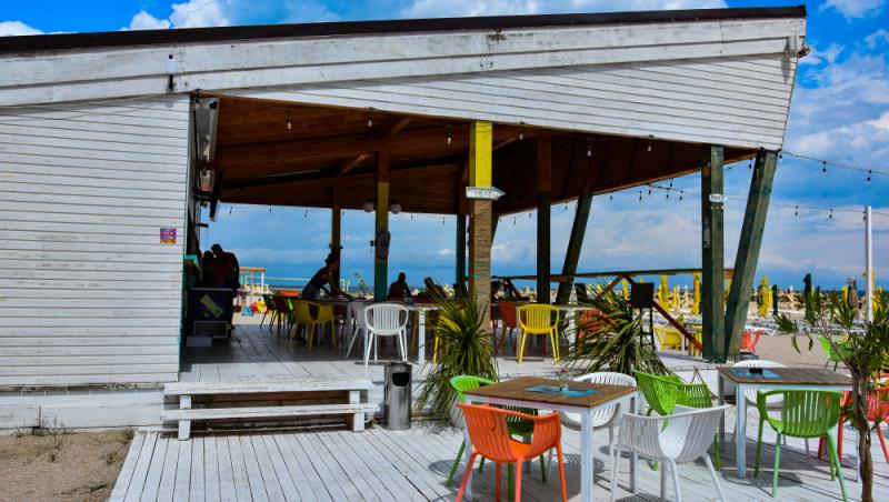 Meniul zilei cu 50 de lei pe litoral. Ce a primit, de fapt, un turist flămând