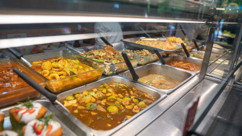 Meniul zilei cu 50 de lei pe litoral. Ce a primit, de fapt, un turist flămând