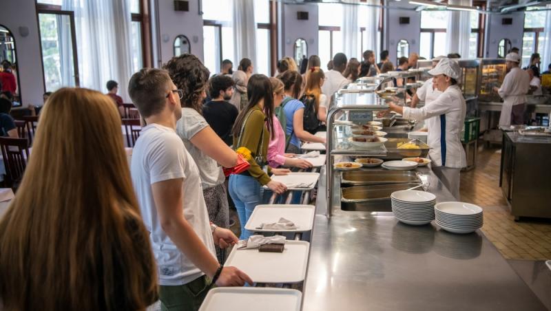 Meniul zilei cu 50 de lei pe litoral. Ce a primit, de fapt, un turist flămând