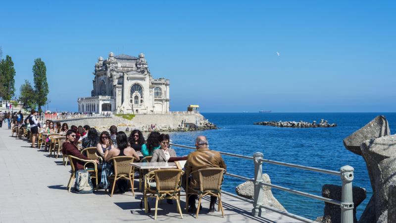 Meniul zilei cu 50 de lei pe litoral. Ce a primit, de fapt, un turist flămând